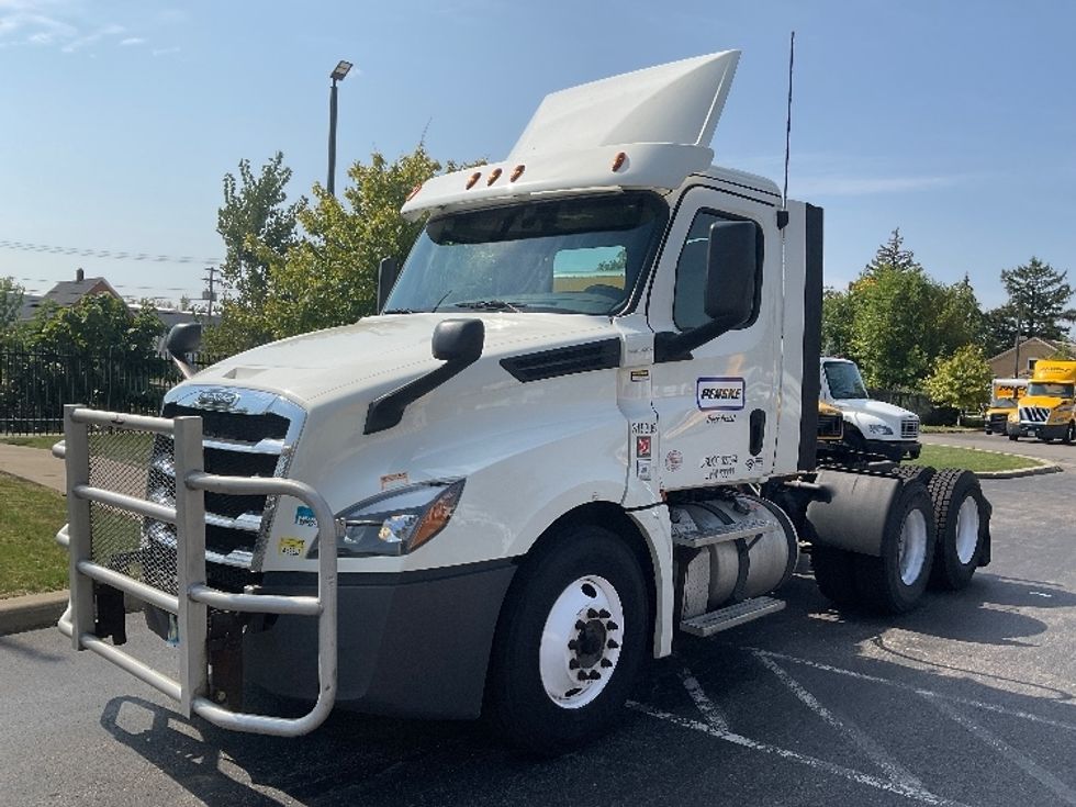 Day Cab Tractor-Heavy Duty Tractors-Freightliner-2018-T12664ST-Rochester-NY-460,818\n\t\tmiles-$ 46,750 - Image 3