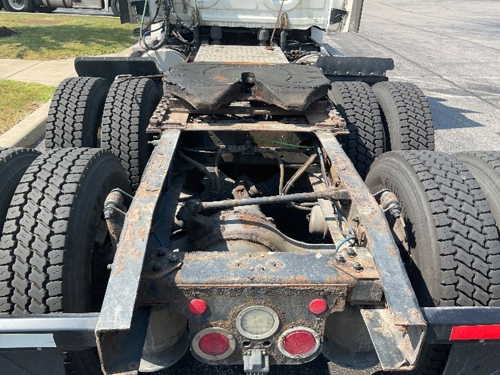 Day Cab Tractor-Heavy Duty Tractors-Freightliner-2018-T12664ST-Rochester-NY-460,818\n\t\tmiles-$ 46,750 - Image 6