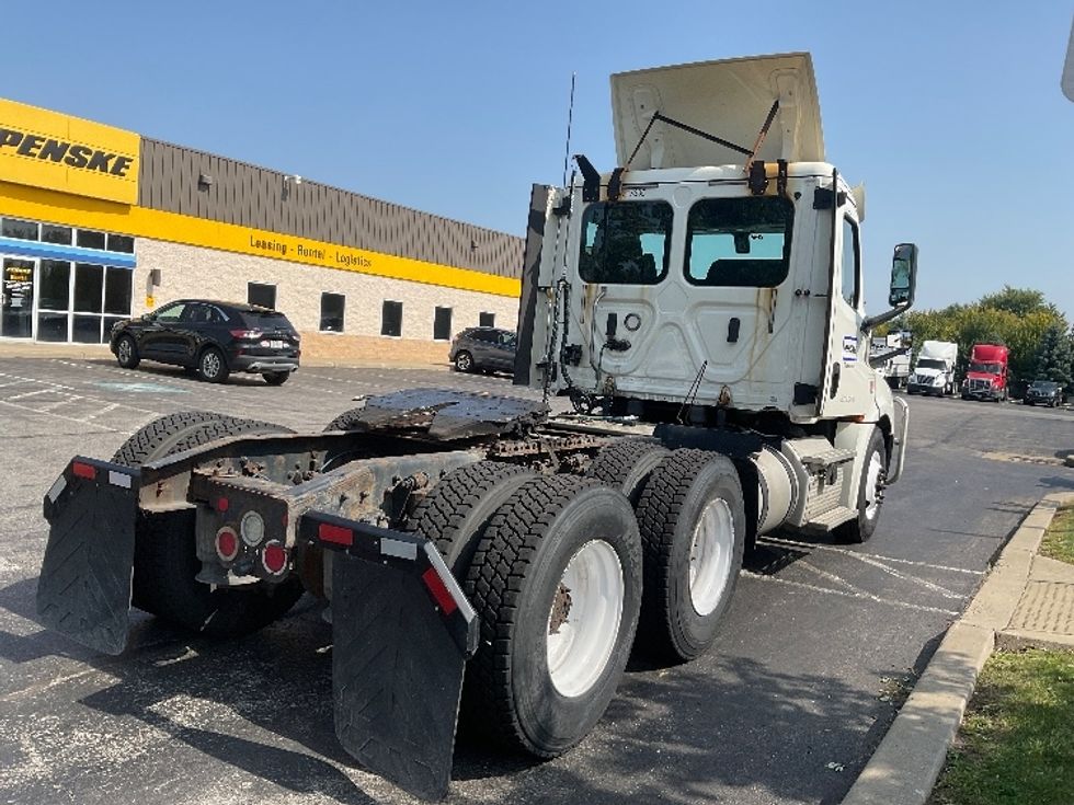 Day Cab Tractor-Heavy Duty Tractors-Freightliner-2018-T12664ST-Rochester-NY-460,818\n\t\tmiles-$ 46,750 - Image 7