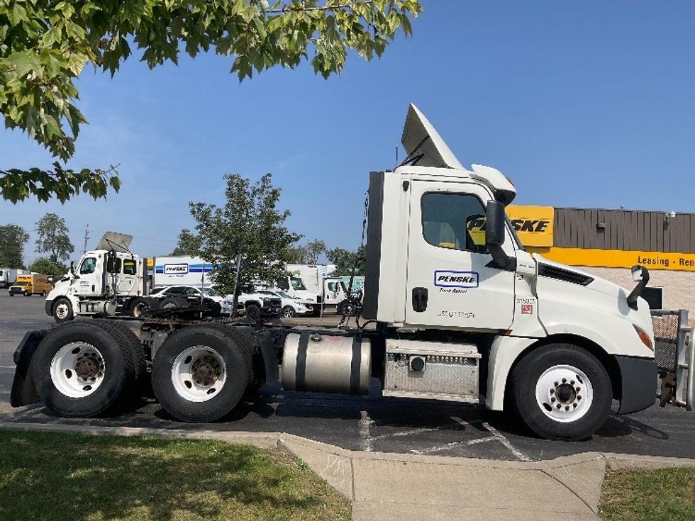 Day Cab Tractor-Heavy Duty Tractors-Freightliner-2018-T12664ST-Rochester-NY-460,818\n\t\tmiles-$ 46,750 - Image 8