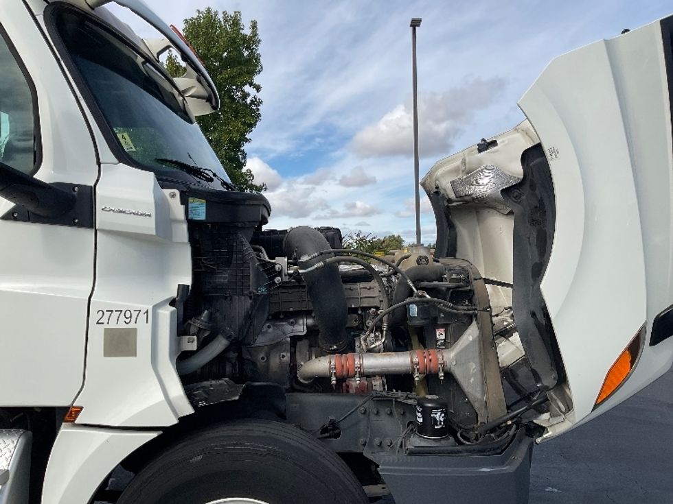 Day Cab Tractor-Heavy Duty Tractors-Freightliner-2018-T12664ST-Sacramento-CA-429,318\n\t\tmiles-$ 42,750 - Image 15
