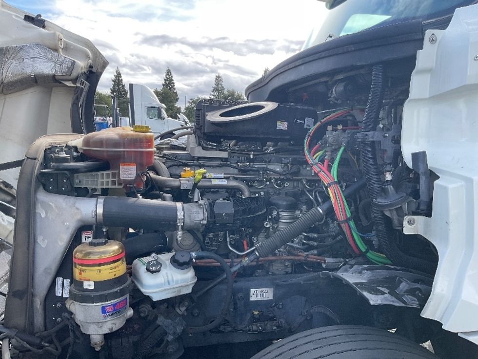 Day Cab Tractor-Heavy Duty Tractors-Freightliner-2018-T12664ST-Sacramento-CA-429,318\n\t\tmiles-$ 42,750 - Image 16