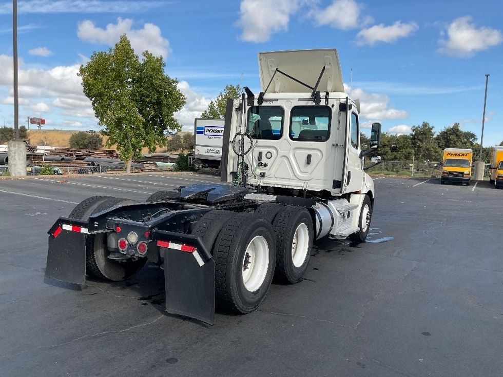 Day Cab Tractor-Heavy Duty Tractors-Freightliner-2018-T12664ST-Sacramento-CA-429,318\n\t\tmiles-$ 42,750 - Image 5