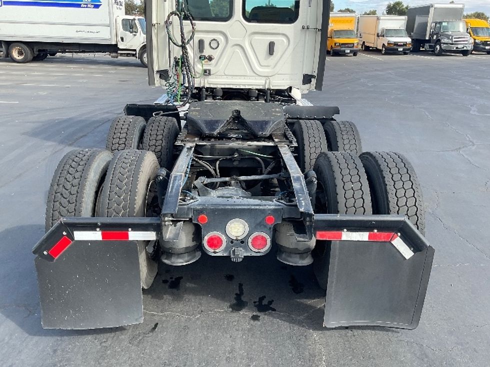 Day Cab Tractor-Heavy Duty Tractors-Freightliner-2018-T12664ST-Sacramento-CA-429,318\n\t\tmiles-$ 42,750 - Image 6