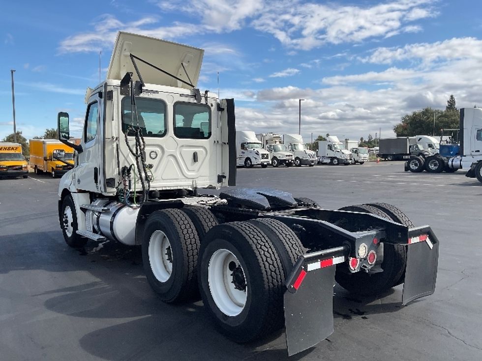 Day Cab Tractor-Heavy Duty Tractors-Freightliner-2018-T12664ST-Sacramento-CA-429,318\n\t\tmiles-$ 42,750 - Image 7