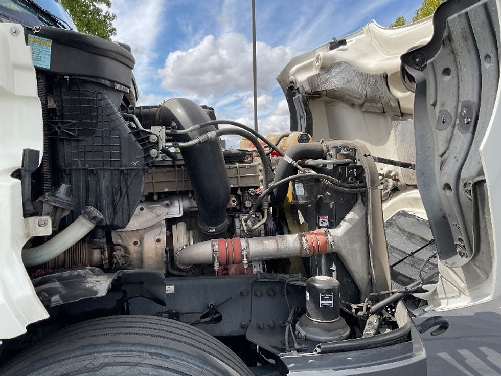 Day Cab Tractor-Heavy Duty Tractors-Freightliner-2018-T12664ST-Sacramento-CA-437,510\n\t\tmiles-$ 42,250 - Image 15