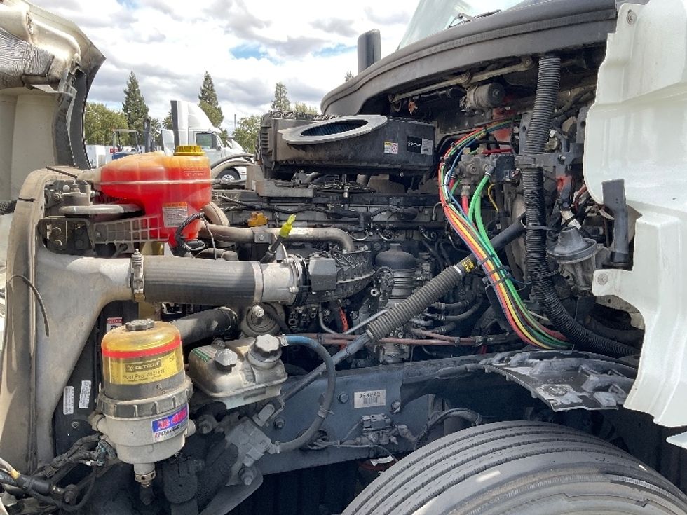 Day Cab Tractor-Heavy Duty Tractors-Freightliner-2018-T12664ST-Sacramento-CA-437,510\n\t\tmiles-$ 42,250 - Image 16