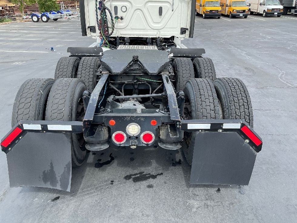 Day Cab Tractor-Heavy Duty Tractors-Freightliner-2018-T12664ST-Sacramento-CA-437,510\n\t\tmiles-$ 42,250 - Image 6