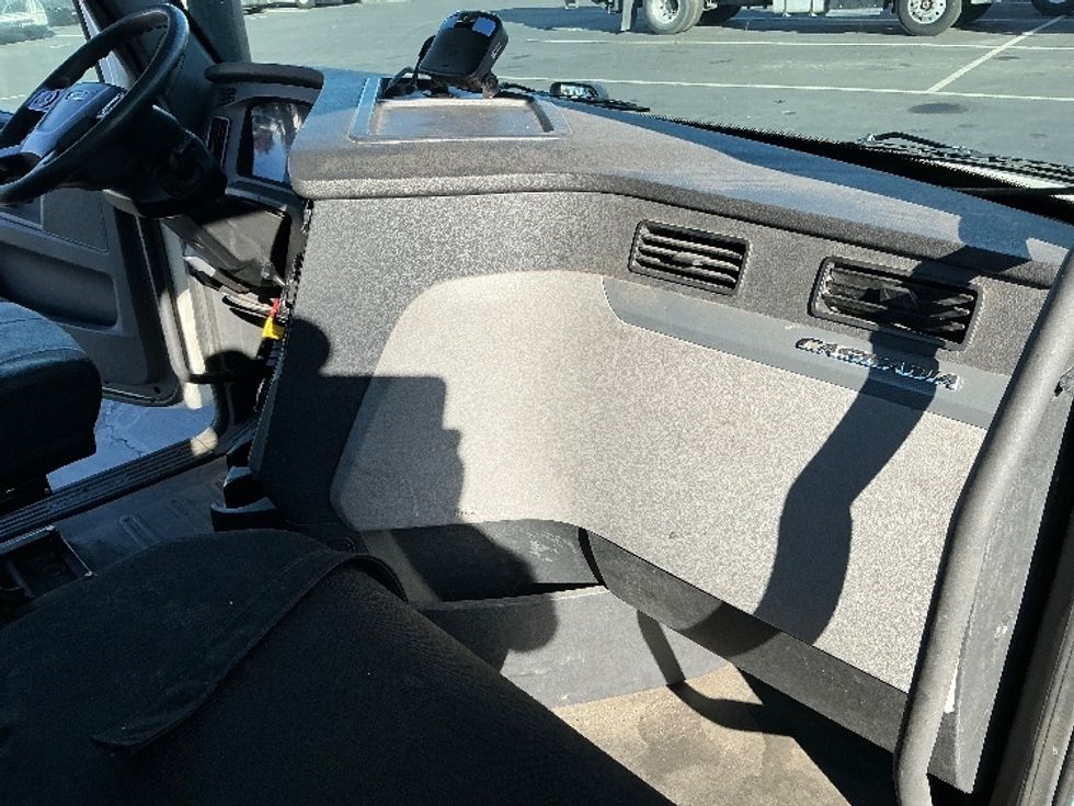 Day Cab Tractor-Heavy Duty Tractors-Freightliner-2018-T12664ST-Sacramento-CA-556,256\n\t\tmiles-$ 34,250 - Image 13