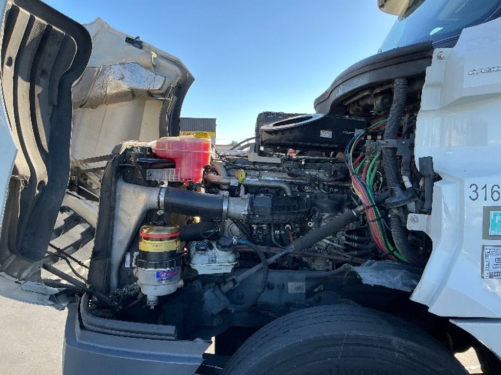 Day Cab Tractor-Heavy Duty Tractors-Freightliner-2018-T12664ST-Sacramento-CA-556,256\n\t\tmiles-$ 34,250 - Image 16