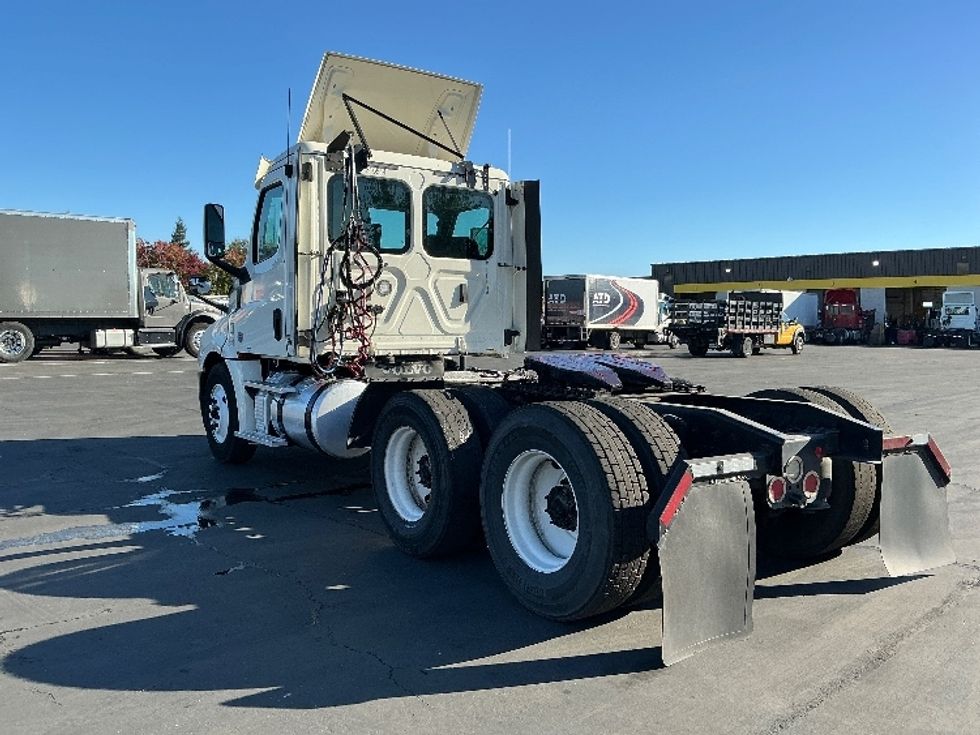 Day Cab Tractor-Heavy Duty Tractors-Freightliner-2018-T12664ST-Sacramento-CA-556,256\n\t\tmiles-$ 34,250 - Image 5
