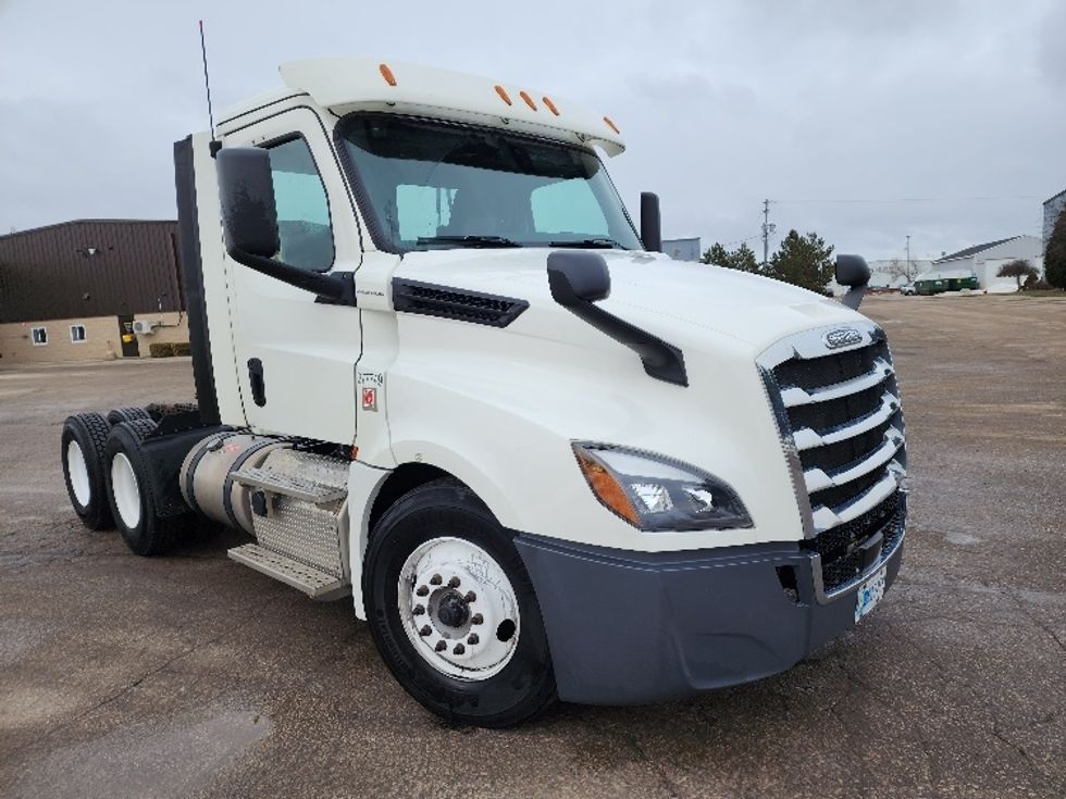Day Cab Tractor-Heavy Duty Tractors-Freightliner-2018-T12664ST-Saginaw-MI-198,577\n\t\tmiles-$ 50,500 - Image 1