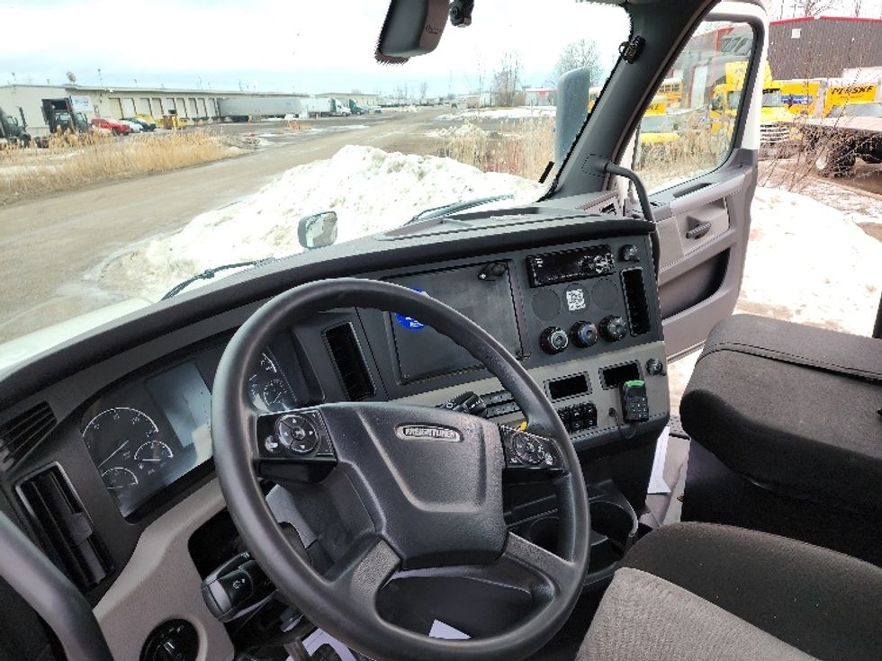 Day Cab Tractor-Heavy Duty Tractors-Freightliner-2018-T12664ST-Saginaw-MI-198,577\n\t\tmiles-$ 50,500 - Image 10