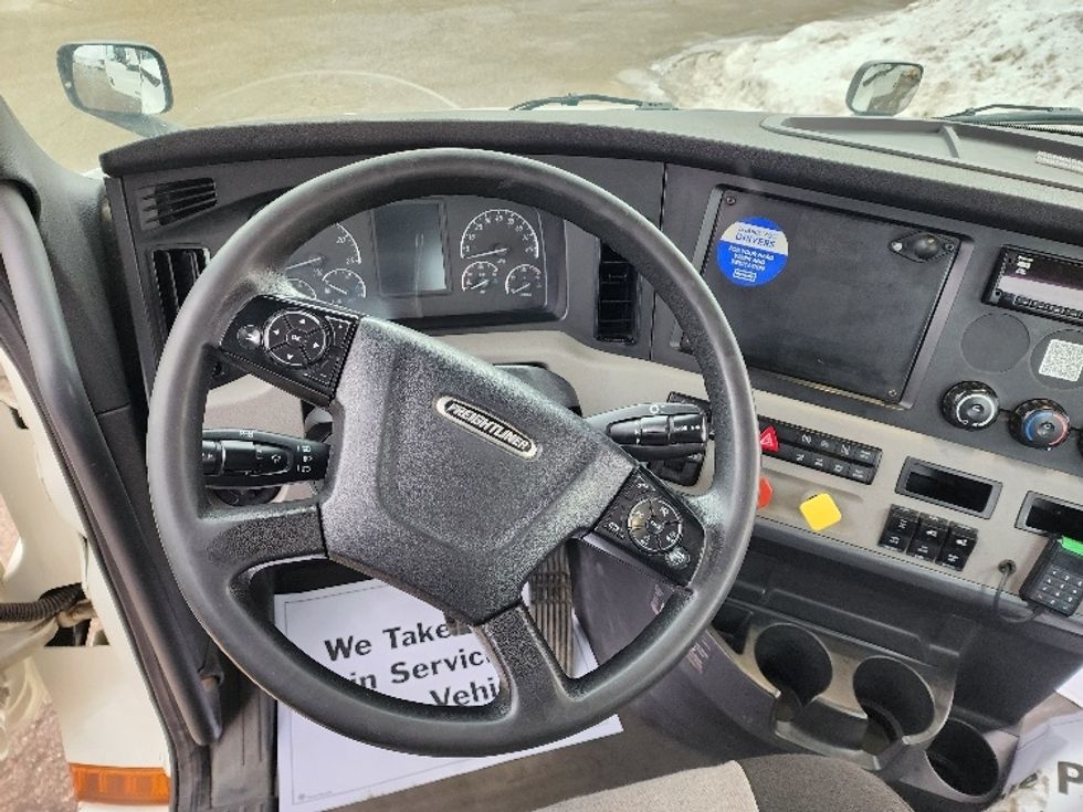 Day Cab Tractor-Heavy Duty Tractors-Freightliner-2018-T12664ST-Saginaw-MI-198,577\n\t\tmiles-$ 50,500 - Image 11