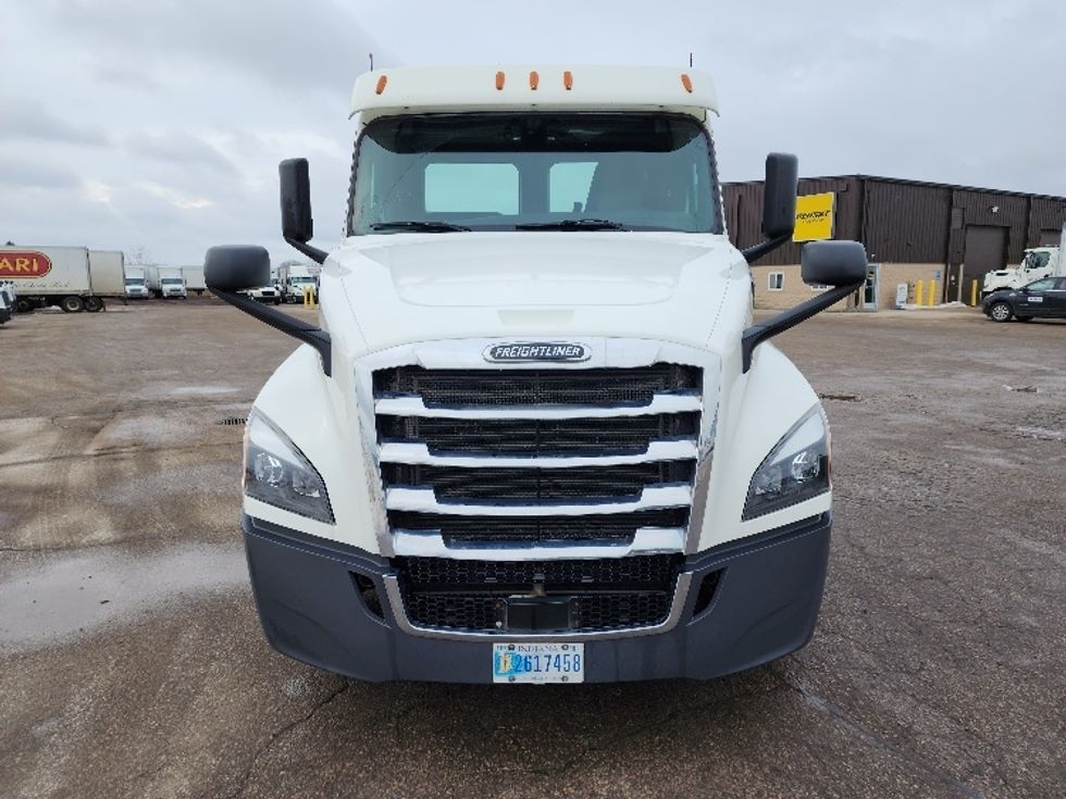 Day Cab Tractor-Heavy Duty Tractors-Freightliner-2018-T12664ST-Saginaw-MI-198,577\n\t\tmiles-$ 50,500 - Image 2