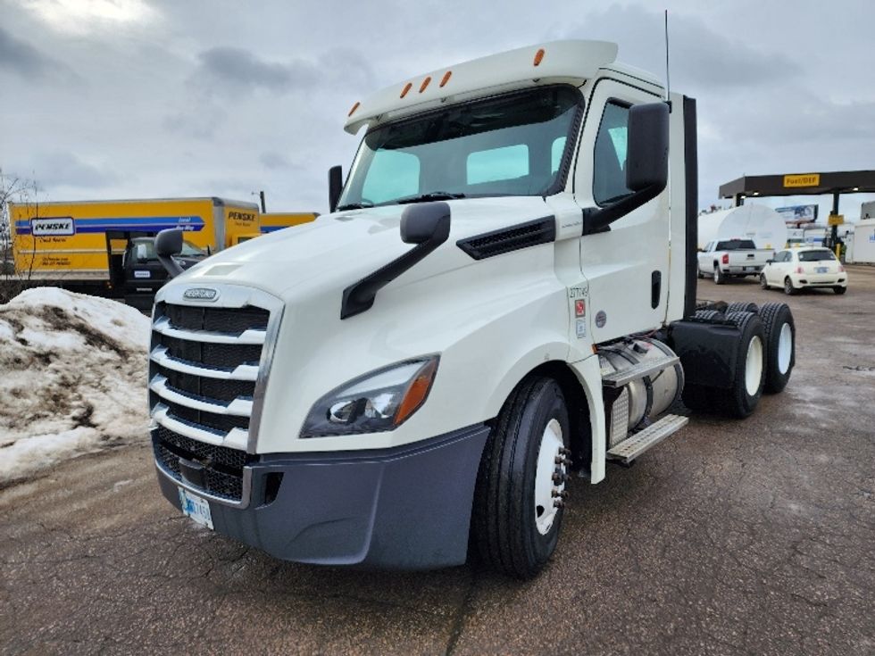 Day Cab Tractor-Heavy Duty Tractors-Freightliner-2018-T12664ST-Saginaw-MI-198,577\n\t\tmiles-$ 50,500 - Image 3