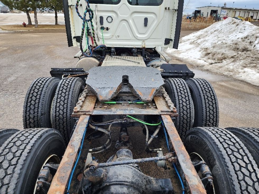 Day Cab Tractor-Heavy Duty Tractors-Freightliner-2018-T12664ST-Saginaw-MI-198,577\n\t\tmiles-$ 50,500 - Image 6