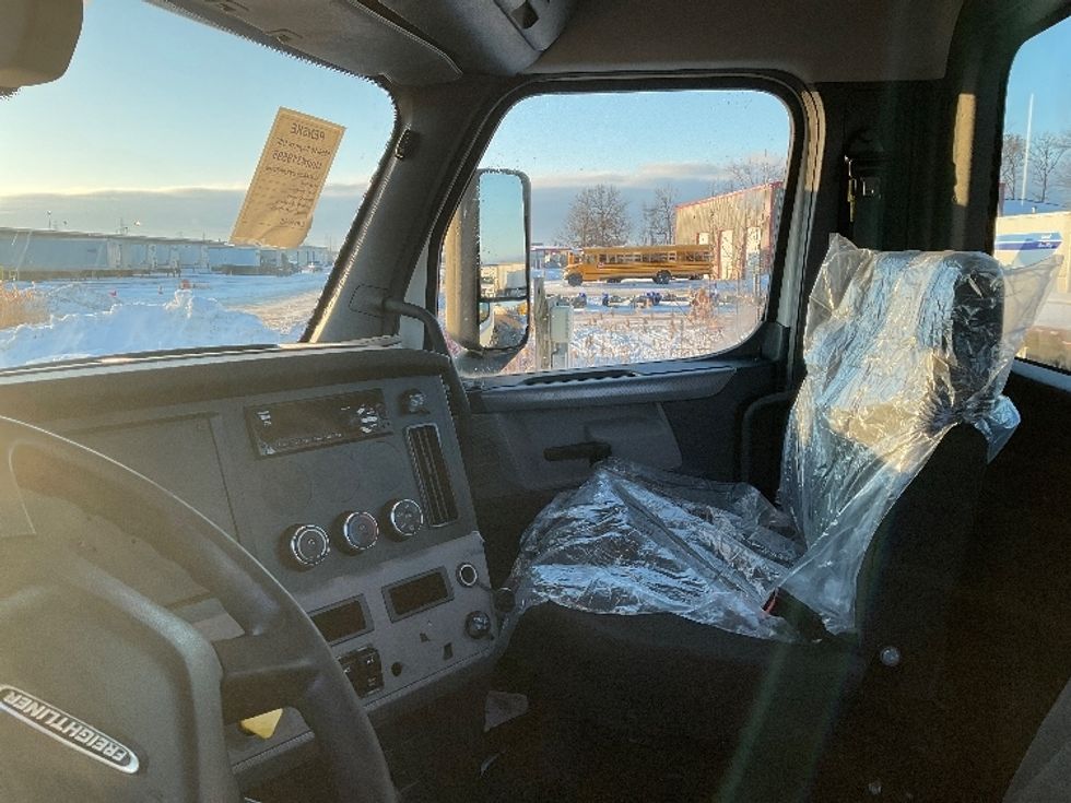 Day Cab Tractor-Heavy Duty Tractors-Freightliner-2018-T12664ST-Saginaw-MI-232,401\n\t\tmiles-$ 54,000 - Image 10