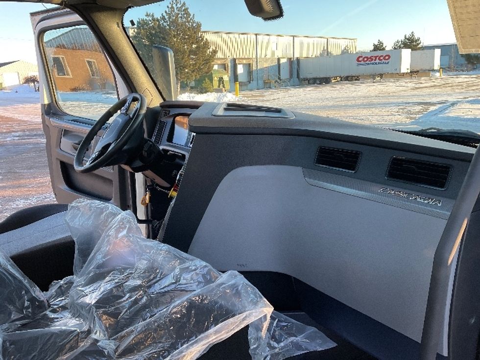 Day Cab Tractor-Heavy Duty Tractors-Freightliner-2018-T12664ST-Saginaw-MI-232,401\n\t\tmiles-$ 54,000 - Image 13