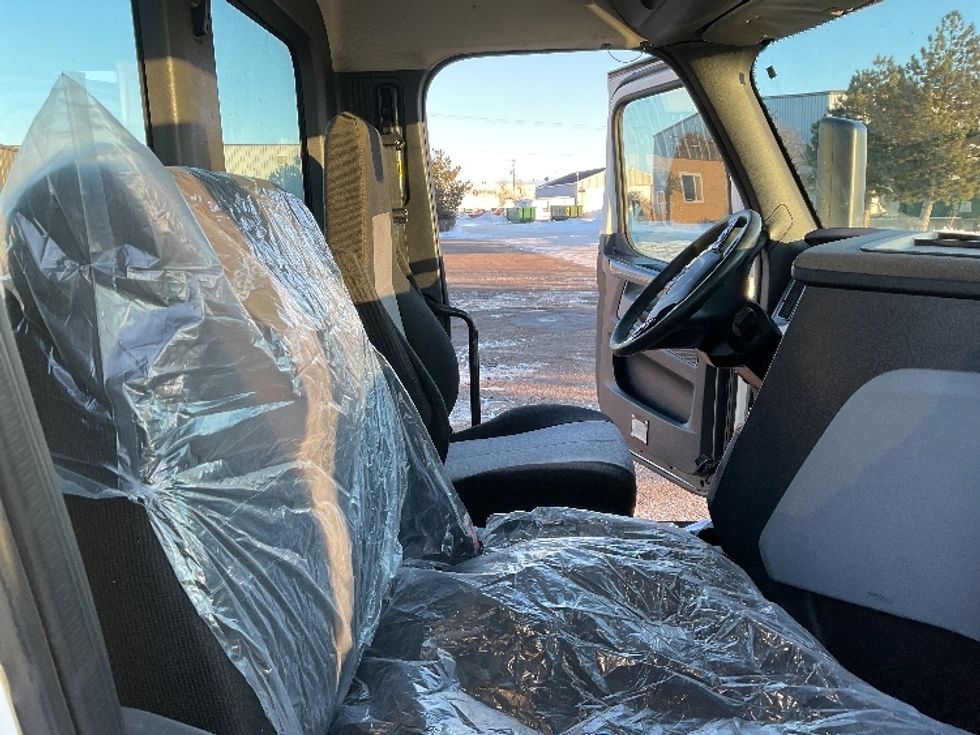 Day Cab Tractor-Heavy Duty Tractors-Freightliner-2018-T12664ST-Saginaw-MI-232,401\n\t\tmiles-$ 54,000 - Image 14