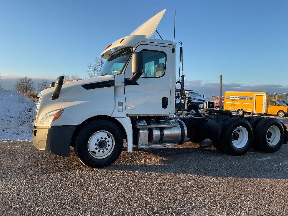 Day Cab Tractor-Heavy Duty Tractors-Freightliner-2018-T12664ST-Saginaw-MI-232,401\n\t\tmiles-$ 54,000 - Image 3