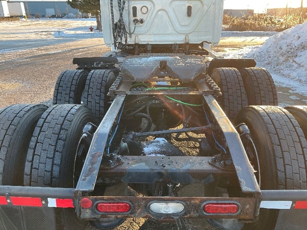 Day Cab Tractor-Heavy Duty Tractors-Freightliner-2018-T12664ST-Saginaw-MI-232,401\n\t\tmiles-$ 54,000 - Image 6