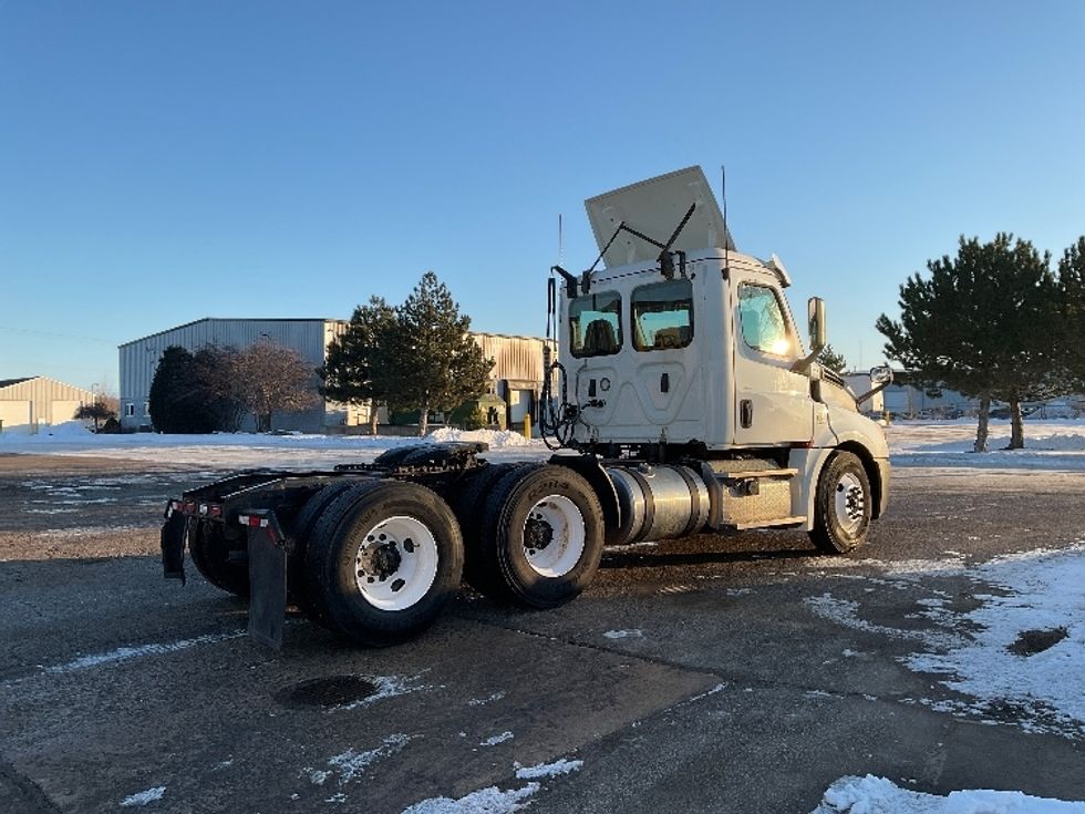 Day Cab Tractor-Heavy Duty Tractors-Freightliner-2018-T12664ST-Saginaw-MI-232,401\n\t\tmiles-$ 54,000 - Image 7