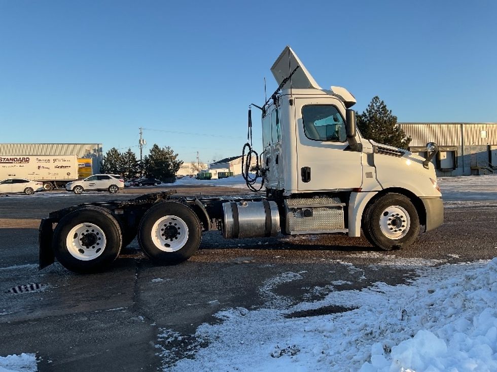 Day Cab Tractor-Heavy Duty Tractors-Freightliner-2018-T12664ST-Saginaw-MI-232,401\n\t\tmiles-$ 54,000 - Image 8