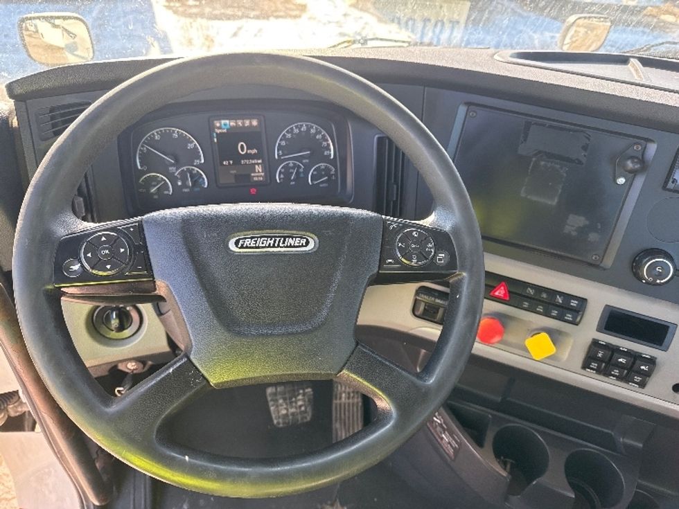 Day Cab Tractor-Heavy Duty Tractors-Freightliner-2018-T12664ST-Saginaw-MI-272,260\n\t\tmiles-$ 52,000 - Image 11