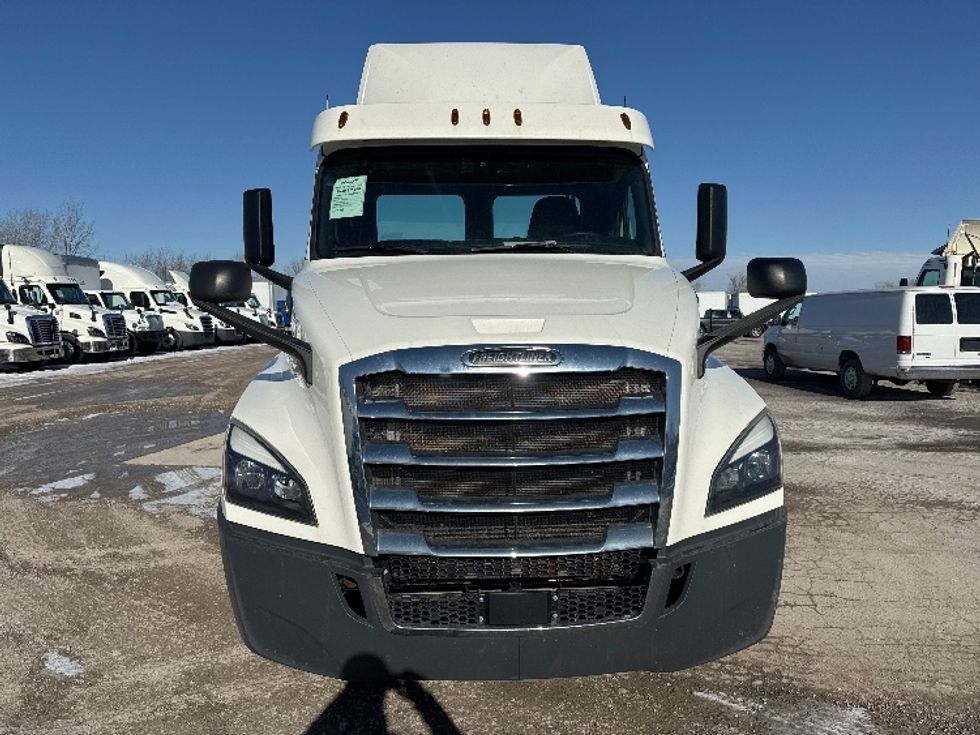 Day Cab Tractor-Heavy Duty Tractors-Freightliner-2018-T12664ST-Saginaw-MI-272,260\n\t\tmiles-$ 52,000 - Image 2