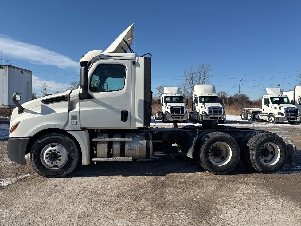 Day Cab Tractor-Heavy Duty Tractors-Freightliner-2018-T12664ST-Saginaw-MI-272,260\n\t\tmiles-$ 52,000 - Image 4