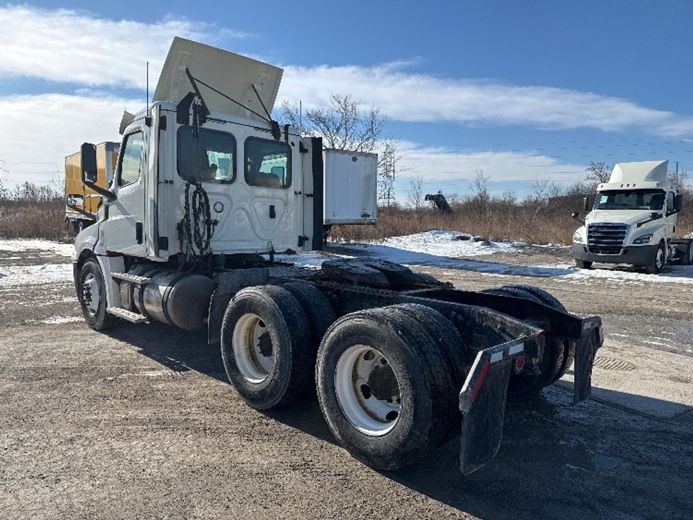 Day Cab Tractor-Heavy Duty Tractors-Freightliner-2018-T12664ST-Saginaw-MI-272,260\n\t\tmiles-$ 52,000 - Image 5