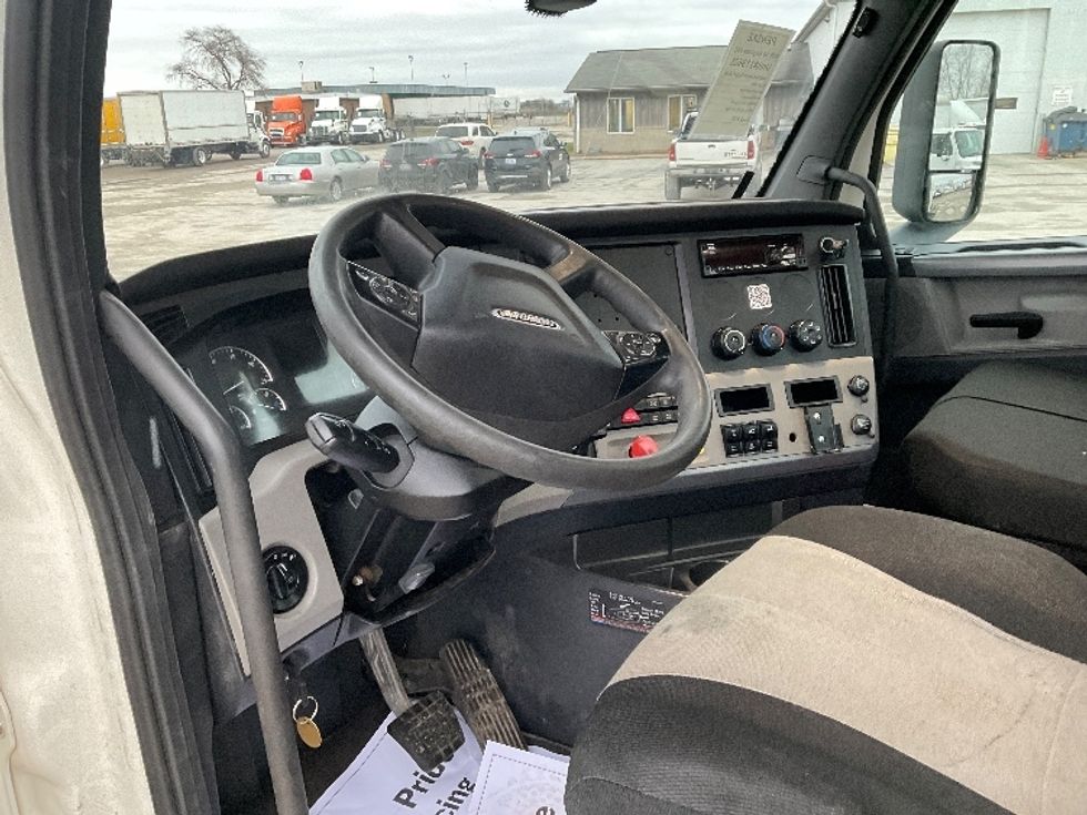 Day Cab Tractor-Heavy Duty Tractors-Freightliner-2018-T12664ST-Saginaw-MI-294,887\n\t\tmiles-$ 50,750 - Image 10
