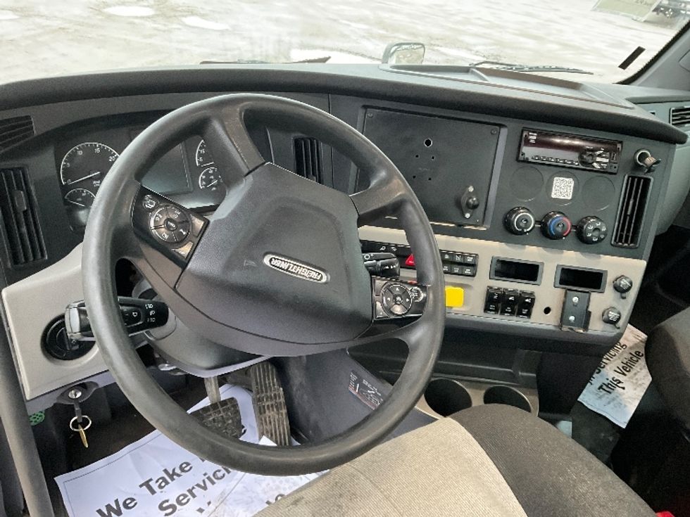 Day Cab Tractor-Heavy Duty Tractors-Freightliner-2018-T12664ST-Saginaw-MI-294,887\n\t\tmiles-$ 50,750 - Image 11