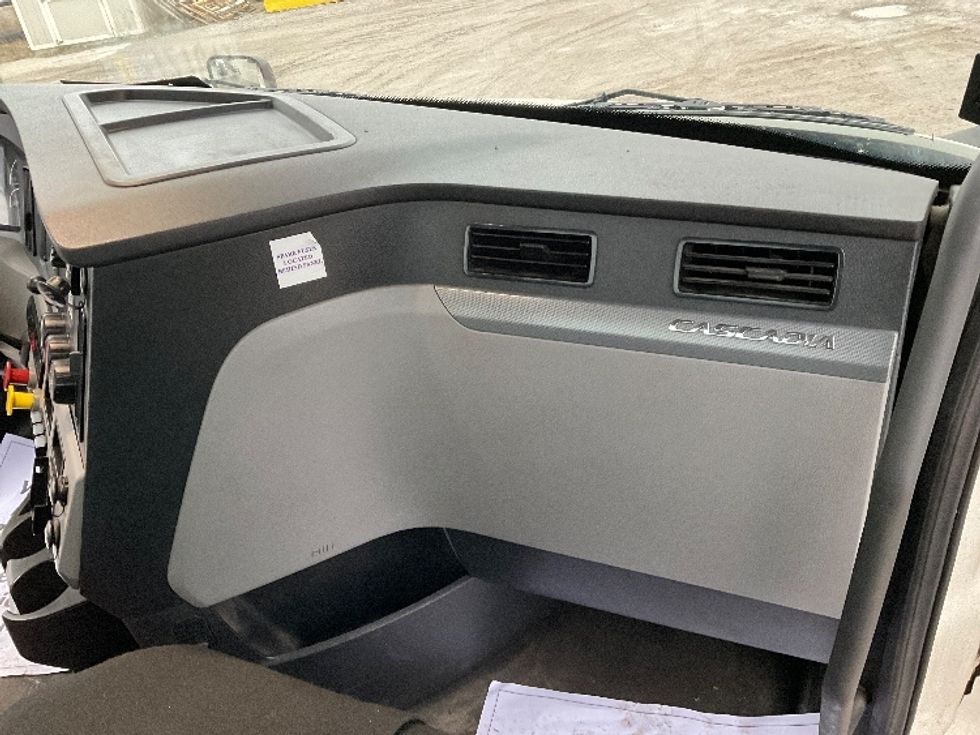 Day Cab Tractor-Heavy Duty Tractors-Freightliner-2018-T12664ST-Saginaw-MI-294,887\n\t\tmiles-$ 50,750 - Image 13