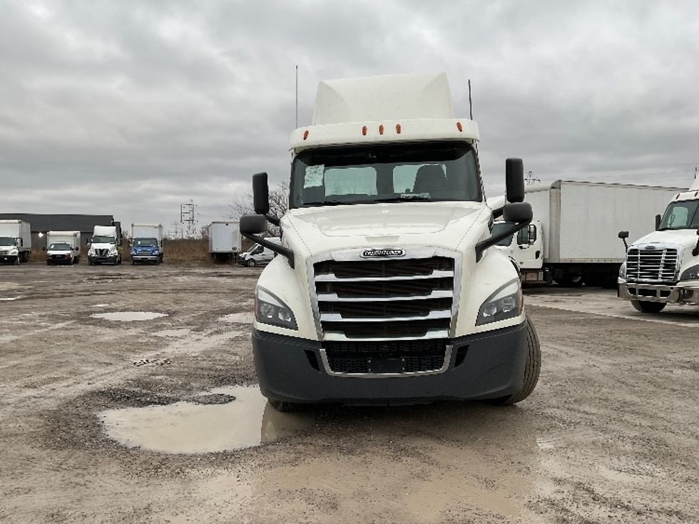Day Cab Tractor-Heavy Duty Tractors-Freightliner-2018-T12664ST-Saginaw-MI-294,887\n\t\tmiles-$ 50,750 - Image 2