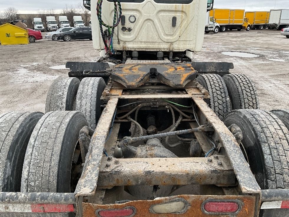 Day Cab Tractor-Heavy Duty Tractors-Freightliner-2018-T12664ST-Saginaw-MI-294,887\n\t\tmiles-$ 50,750 - Image 6