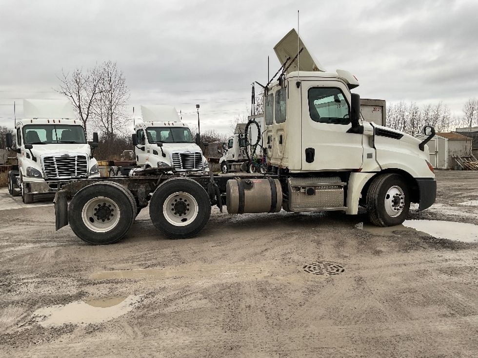 Day Cab Tractor-Heavy Duty Tractors-Freightliner-2018-T12664ST-Saginaw-MI-294,887\n\t\tmiles-$ 50,750 - Image 8