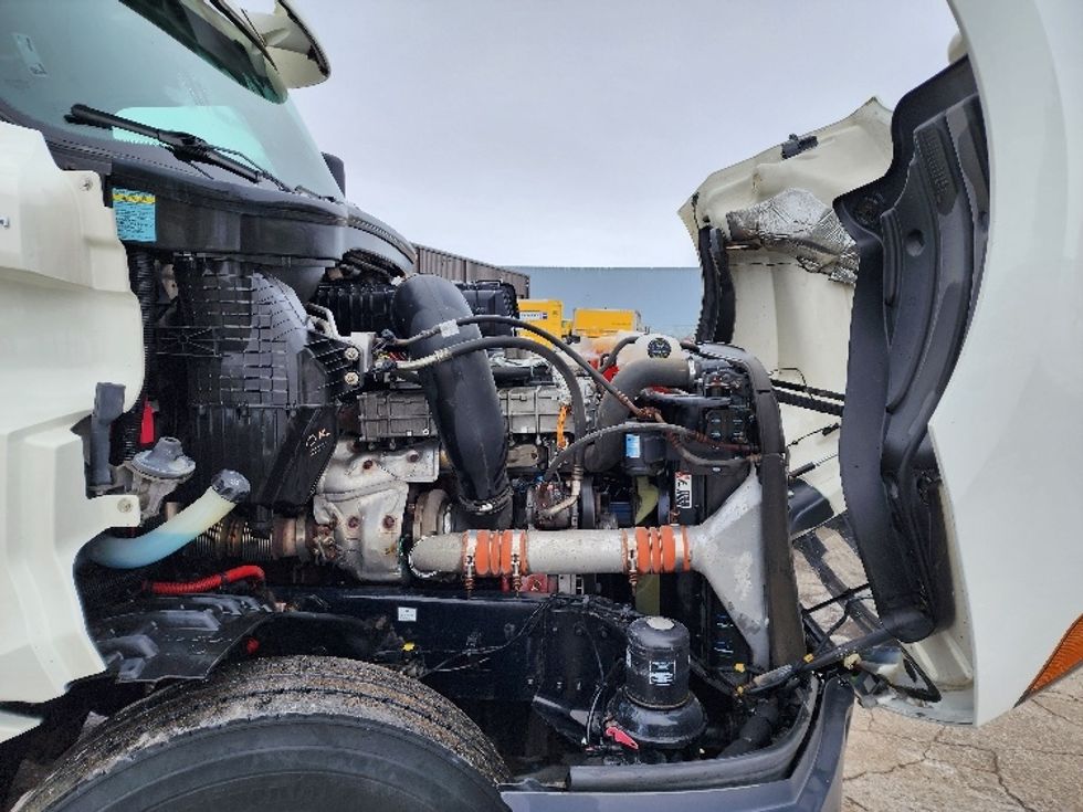 Day Cab Tractor-Heavy Duty Tractors-Freightliner-2018-T12664ST-Saginaw-MI-300,327\n\t\tmiles-$ 46,750 - Image 15