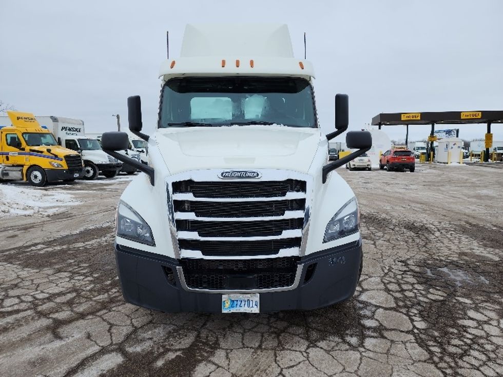 Day Cab Tractor-Heavy Duty Tractors-Freightliner-2018-T12664ST-Saginaw-MI-300,327\n\t\tmiles-$ 46,750 - Image 2