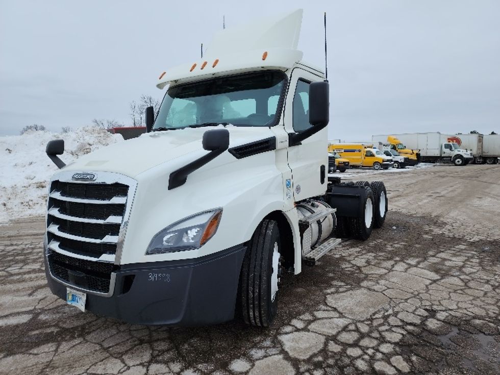 Day Cab Tractor-Heavy Duty Tractors-Freightliner-2018-T12664ST-Saginaw-MI-300,327\n\t\tmiles-$ 46,750 - Image 3