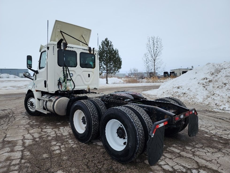 Day Cab Tractor-Heavy Duty Tractors-Freightliner-2018-T12664ST-Saginaw-MI-300,327\n\t\tmiles-$ 46,750 - Image 5