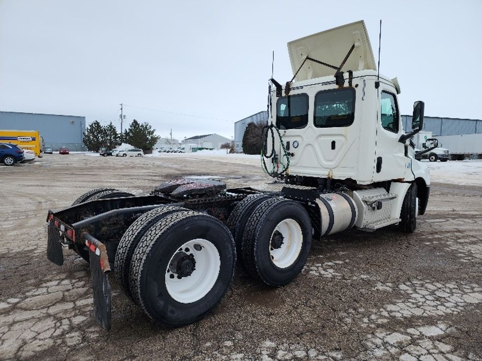 Day Cab Tractor-Heavy Duty Tractors-Freightliner-2018-T12664ST-Saginaw-MI-300,327\n\t\tmiles-$ 46,750 - Image 7