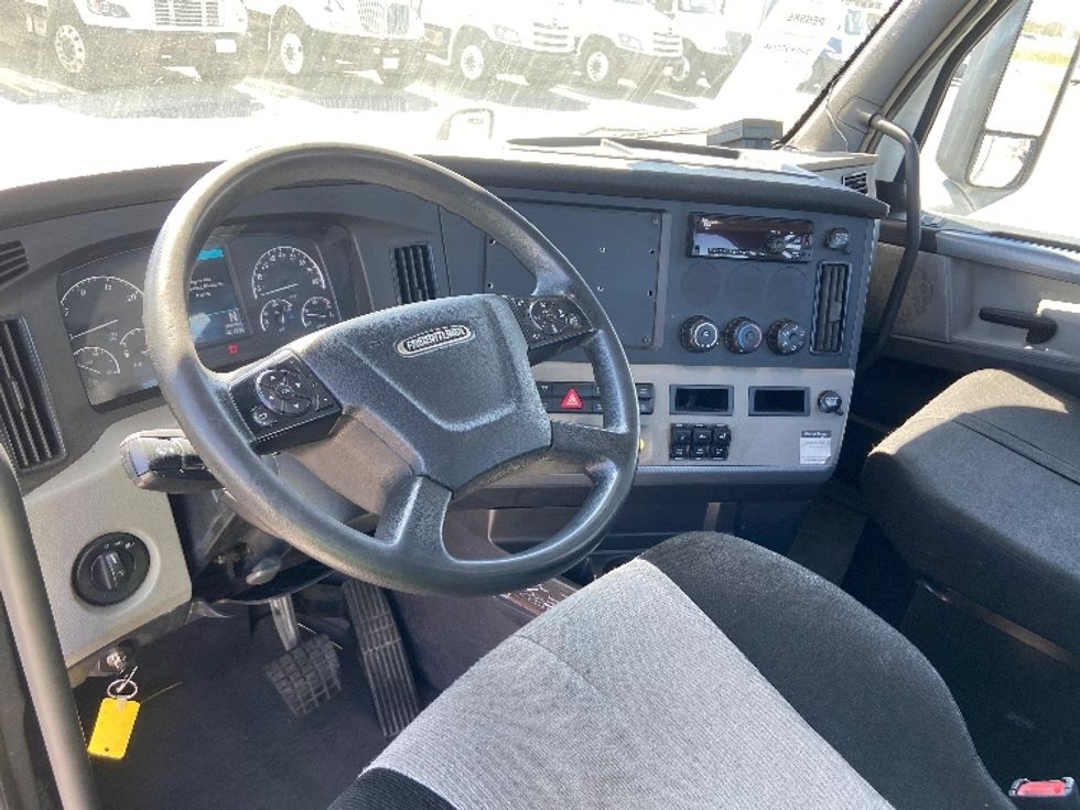 Day Cab Tractor-Heavy Duty Tractors-Freightliner-2018-T12664ST-San Antonio-TX-222,385\n\t\tmiles-$ 53,250 - Image 10