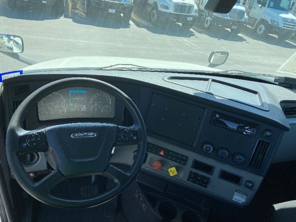 Day Cab Tractor-Heavy Duty Tractors-Freightliner-2018-T12664ST-San Antonio-TX-222,385\n\t\tmiles-$ 53,250 - Image 11