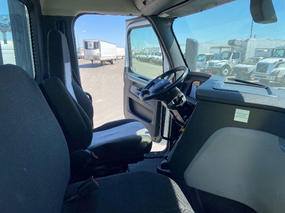 Day Cab Tractor-Heavy Duty Tractors-Freightliner-2018-T12664ST-San Antonio-TX-222,385\n\t\tmiles-$ 53,250 - Image 14