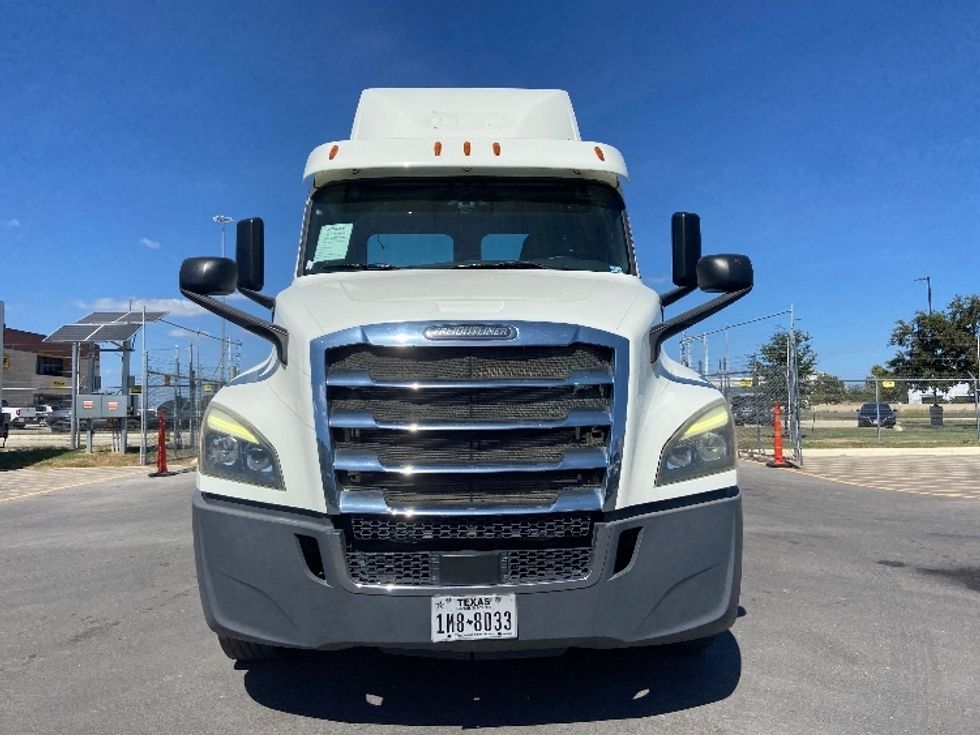 Day Cab Tractor-Heavy Duty Tractors-Freightliner-2018-T12664ST-San Antonio-TX-222,385\n\t\tmiles-$ 53,250 - Image 2