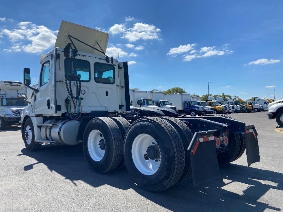 Day Cab Tractor-Heavy Duty Tractors-Freightliner-2018-T12664ST-San Antonio-TX-222,385\n\t\tmiles-$ 53,250 - Image 5