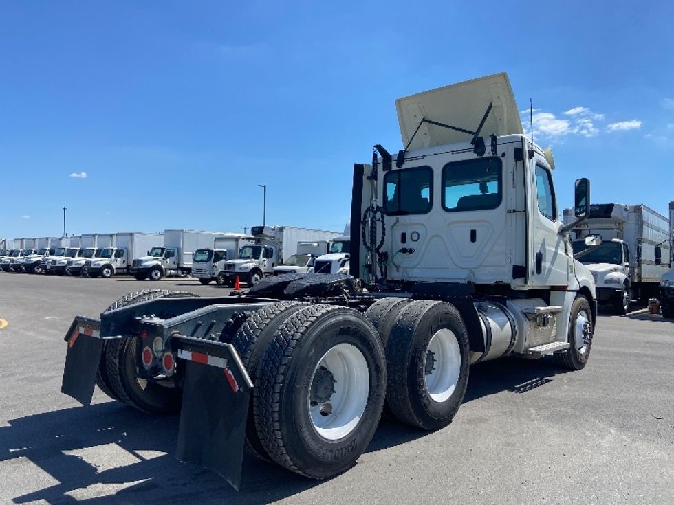 Day Cab Tractor-Heavy Duty Tractors-Freightliner-2018-T12664ST-San Antonio-TX-222,385\n\t\tmiles-$ 53,250 - Image 7