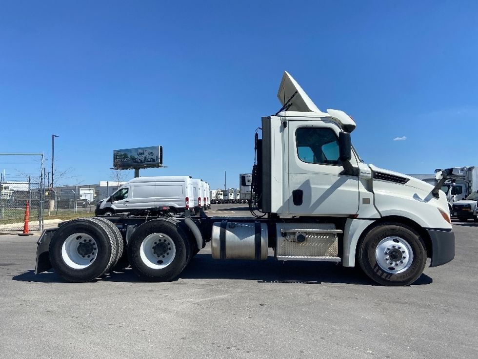 Day Cab Tractor-Heavy Duty Tractors-Freightliner-2018-T12664ST-San Antonio-TX-222,385\n\t\tmiles-$ 53,250 - Image 8